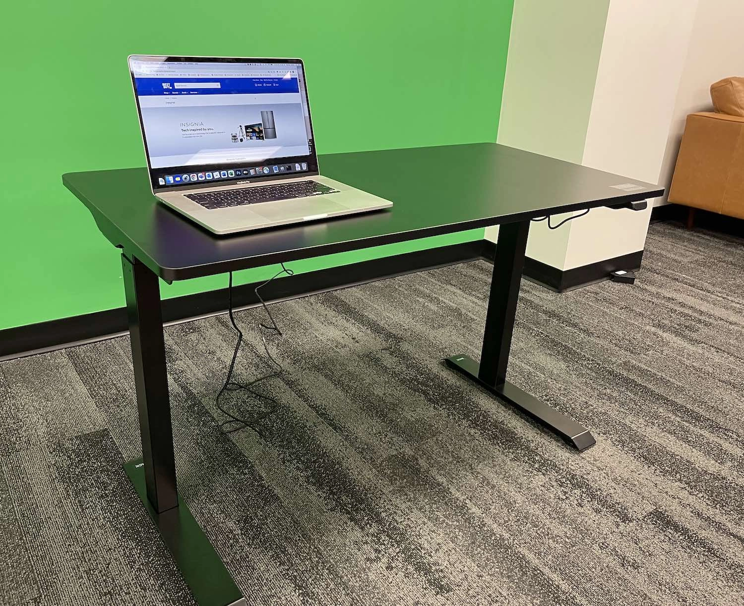 How Electric Standing Desks Can Make a Difference In Your Work